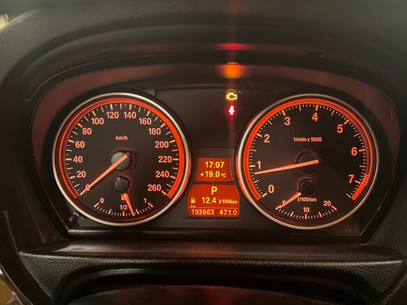2011 BMW 3 серии 325xi V (E90/E91/E92/E93) Рестайлинг, белый, 1700000 рублей - вид 8
