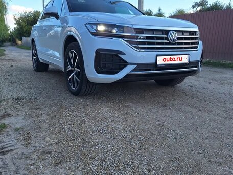 2019 Volkswagen Touareg III, белый, 6500000 рублей, вид 3