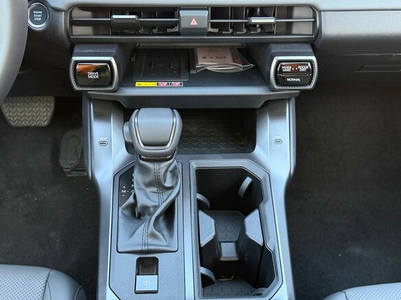 2026 Toyota RAV4 VI (XA60), белый, 4286800 рублей - вид 13