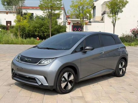 2025 BYD Dolphin 45.12 kWh I Рестайлинг, серебристый, 1840000 рублей, вид 2
