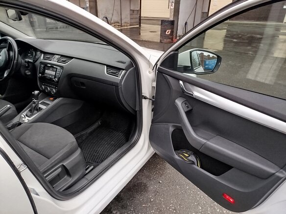 2014 Skoda Octavia III (A7), белый, 1120000 рублей - вид 12