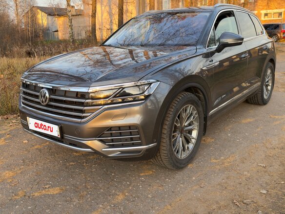 2018 Volkswagen Touareg III, серый, 5250000 рублей