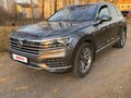 2018 Volkswagen Touareg III, серый, 5250000 рублей