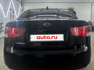 2011 Kia Cerato 6-speed II, чёрный, 900000 рублей, вид 3