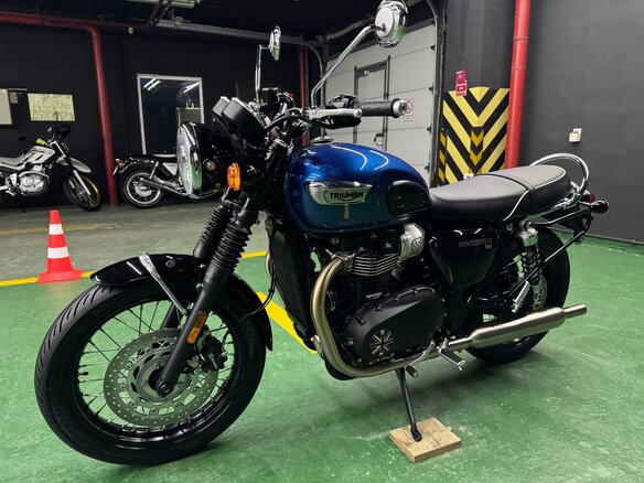 2023 Triumph Bonneville T100, синий, 1075000 рублей - вид 18