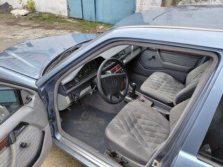 1990 Mercedes-Benz W124 230, голубой, 610000 рублей, вид 4