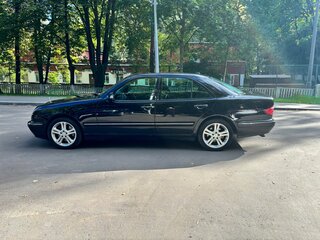 2000 Mercedes-Benz E-Класс 430 II (W210, S210) Рестайлинг, чёрный, 950000 рублей, вид 3