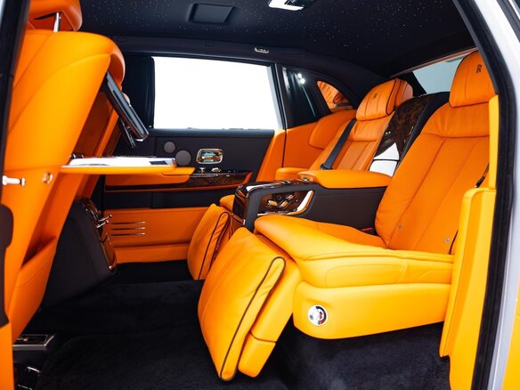 2023 Rolls-Royce Phantom Extended VIII Рестайлинг (Series II), серебристый, 50000000 рублей - вид 27