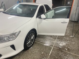 2016 Toyota Camry VII (XV50) Рестайлинг, белый, 2200000 рублей, вид 3