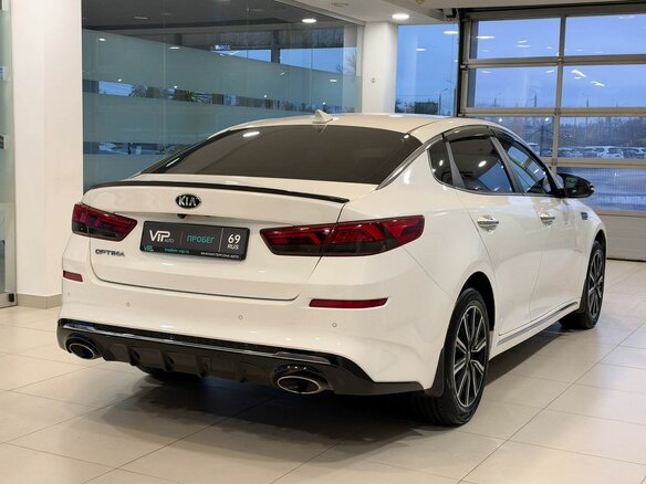 2018 Kia Optima IV Рестайлинг, белый, 1877000 рублей - вид 5