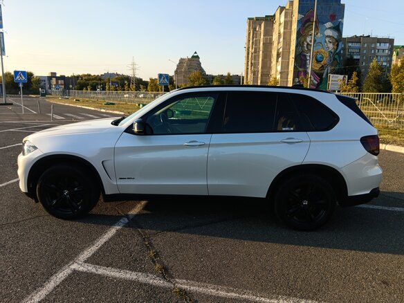 2015 BMW X5 30d III (F15), белый, 3600000 рублей - вид 3