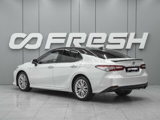 2018 Toyota Camry VIII (XV70), белый, 2690000 рублей, вид 2