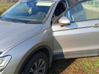 2019 Volkswagen Tiguan II, серебристый, 3600000 рублей, вид 1