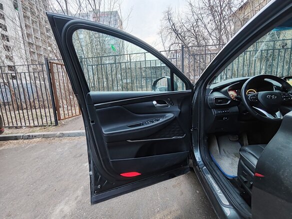 2023 Hyundai Santa Fe IV Рестайлинг, серый, 5380000 рублей - вид 25