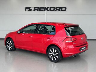 2014 Volkswagen Golf VII, красный, 1349000 рублей, вид 2