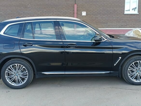 2018 BMW X3 20i xDrive III (G01), чёрный, 3450000 рублей - вид 2