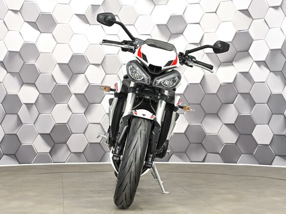 2021 Triumph Street Triple, белый, 727000 рублей - вид 2
