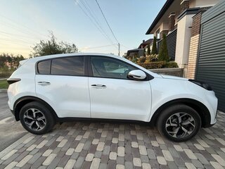 2020 Kia Sportage IV Рестайлинг, белый, 2500000 рублей, вид 5