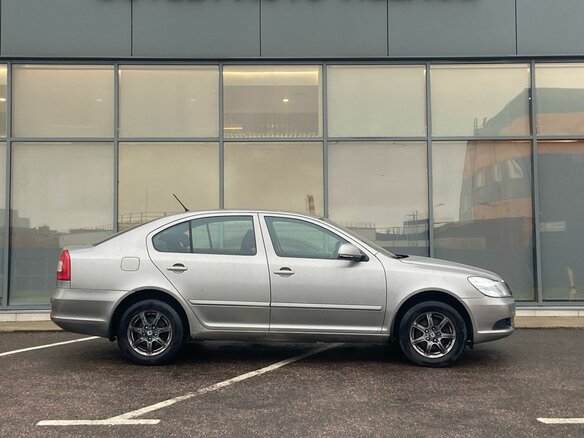 2011 Skoda Octavia II (A5) Рестайлинг, серый, 536000 рублей - вид 2