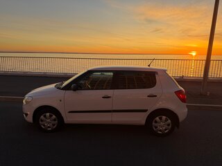 2012 Skoda Fabia II Рестайлинг, белый, 560000 рублей, вид 4