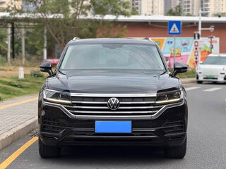 2022 Volkswagen Touareg III, чёрный, 5033167 рублей, вид 2