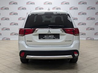 2017 Mitsubishi Outlander III Рестайлинг 2, белый, 1899000 рублей, вид 5