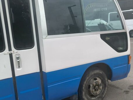 2002 Toyota Coaster, белый, 820000 рублей, вид 2