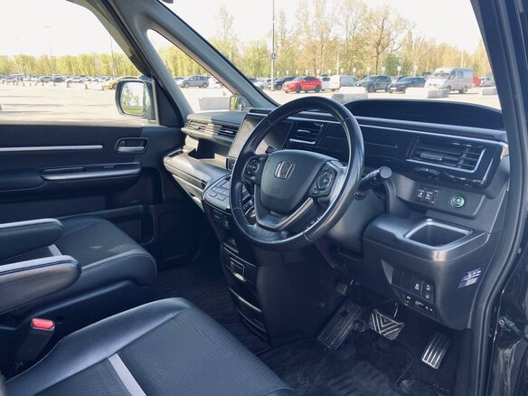 2017 Honda Stepwgn Spada V Рестайлинг, чёрный, 2390000 рублей - вид 20