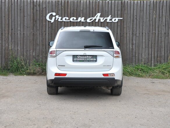 2014 Mitsubishi Outlander III, белый - вид 6