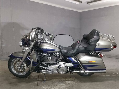 2017 Harley-Davidson CVO Limited, серебристый, 1999000 рублей, вид 1