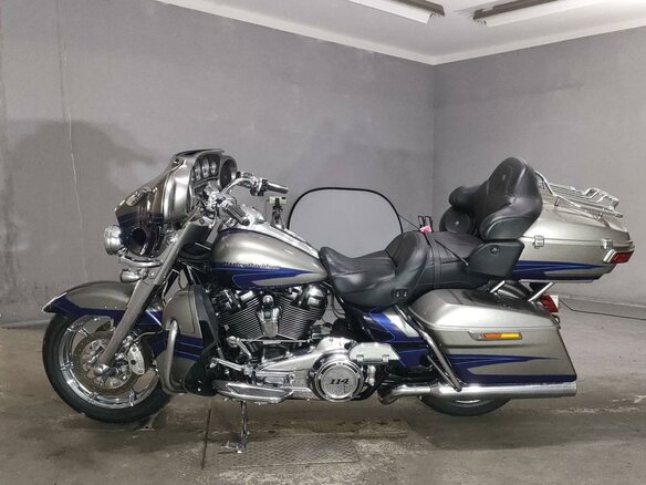 2017 Harley-Davidson CVO Limited, серебристый, 1999000 рублей