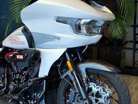 2024 Harley-Davidson Road Glide ST, белый, 4950000 рублей, вид 3