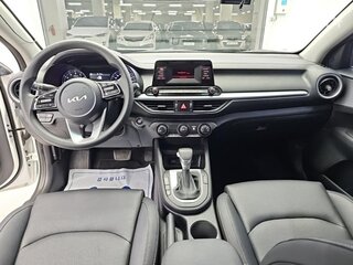 2023 Kia K3 II Рестайлинг, белый, 1650000 рублей, вид 5