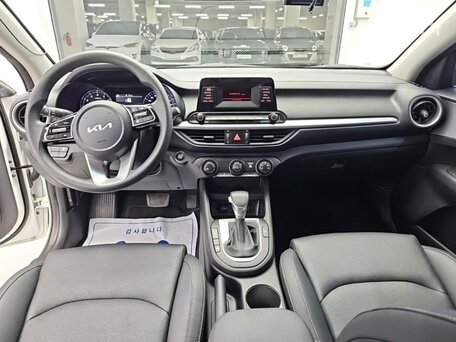 2023 Kia K3 II Рестайлинг, белый, 1650000 рублей, вид 5