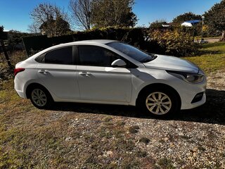 2017 Hyundai Solaris I Рестайлинг, белый, 930000 рублей, вид 2