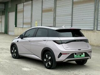 2025 BYD Dolphin 45.12 kWh I Рестайлинг, серебристый, 1355999 рублей, вид 3