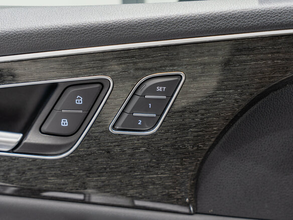 2019 Audi Q8 55 TFSI I (4M), синий, 4975000 рублей - вид 24