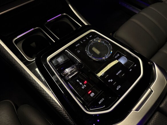 2022 BMW 7 серии 740i VII (G70), чёрный, 9570000 рублей - вид 27