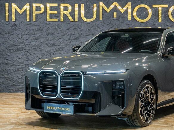 2026 BMW 7 серии 740 xDrive VII (G70) Рестайлинг, серый, 23990000 рублей - вид 4