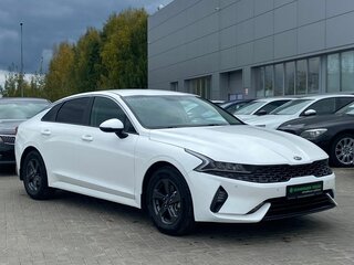 2021 Kia K5 III, белый, 2440000 рублей, вид 2