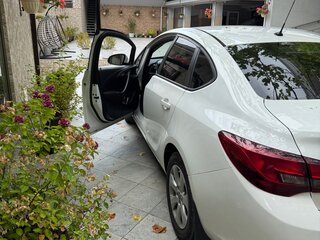 2013 Opel Astra J Рестайлинг, белый, 955000 рублей, вид 4