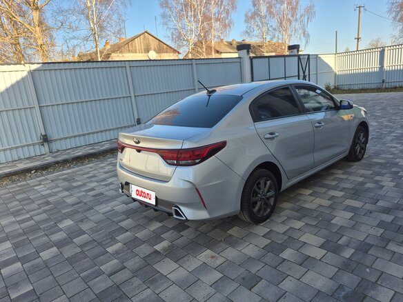2021 Kia Rio IV Рестайлинг, серый, 1650000 рублей - вид 4