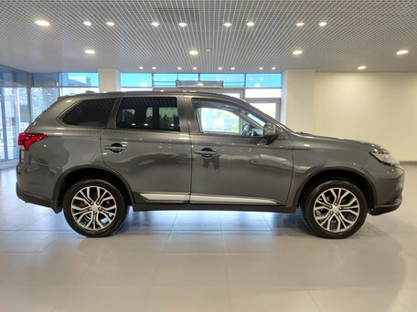 2019 Mitsubishi Outlander III Рестайлинг 3, серый, 1690000 рублей, вид 4