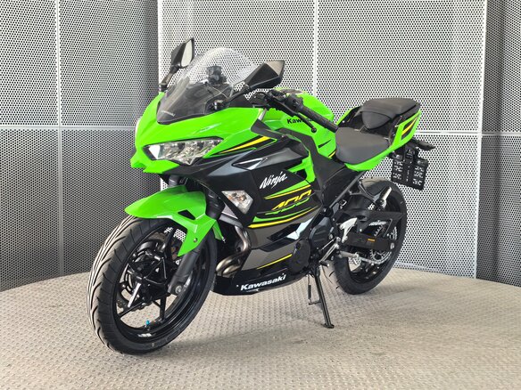 2025 Kawasaki Ninja 400, зелёный, 677000 рублей - вид 3