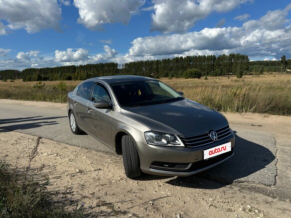 2013 Volkswagen Passat B7, бежевый, 915000 рублей - вид 4