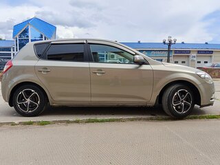 2010 Kia Ceed I Рестайлинг, серебристый, 720000 рублей, вид 3