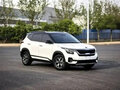 2022 Kia KX3, белый, 1420000 рублей - вид 2