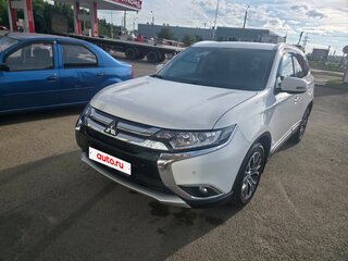 2017 Mitsubishi Outlander III Рестайлинг 2, белый, 2050000 рублей, вид 3
