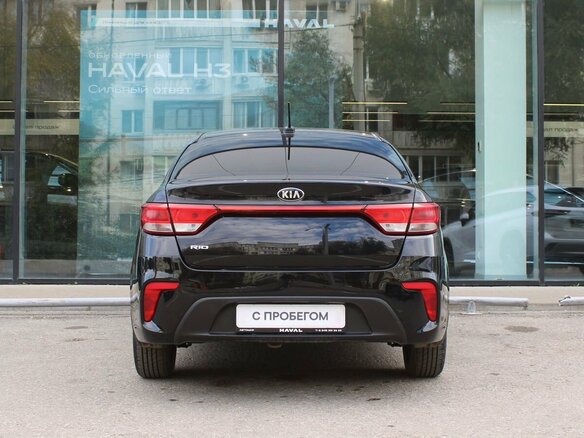 2019 Kia Rio IV, чёрный, 1320000 рублей - вид 5