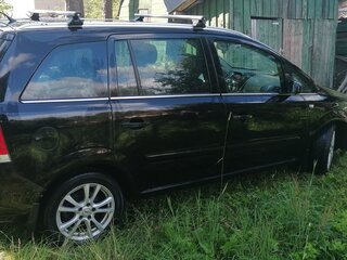 2008 Opel Zafira B Рестайлинг, чёрный, 600000 рублей, вид 3